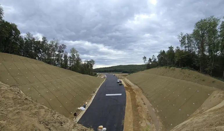 Slope Stabilisation - Earth Bunds - Cuttings (14).png