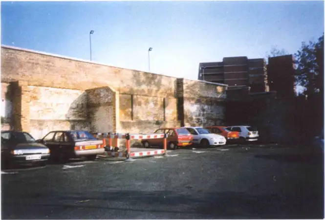 Retaining wall, Chatham, Kent.jpg