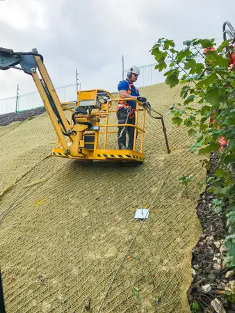 Vulcan Anchor - Butts Bridge - Slope (16).jpg