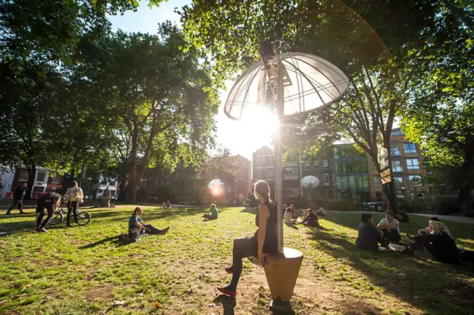 Light installation, Hoxton Square.jpg