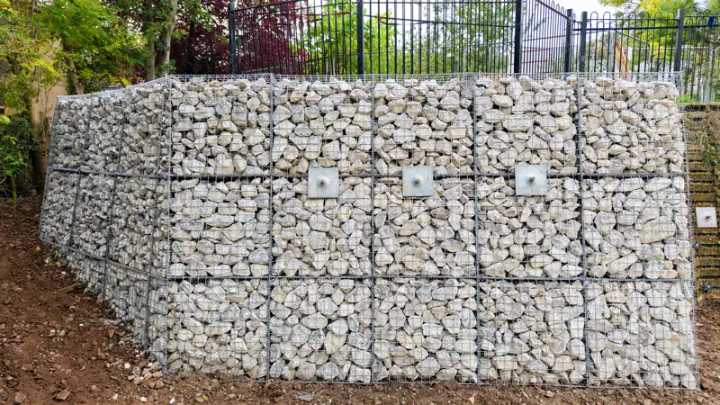 Retaining Wall - Cleeve Court - Dro.JPG