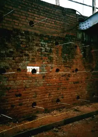 Retaining wall, Manningtree, Essex.jpg